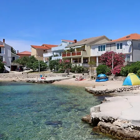 Apartamento By The Sea Mandre - Pag - 4101 Kolan