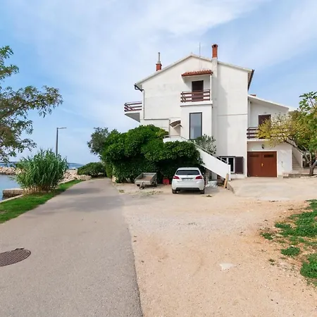 Apartments By The Sea Mandre, Pag - 4101 Apartment Kolan