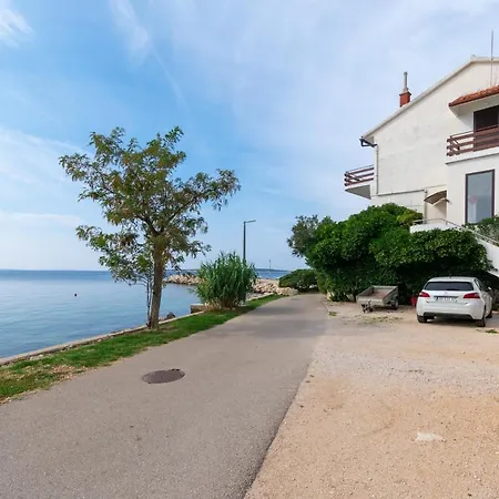 Apartments By The Sea Mandre, Pag - 4101 * Kolan