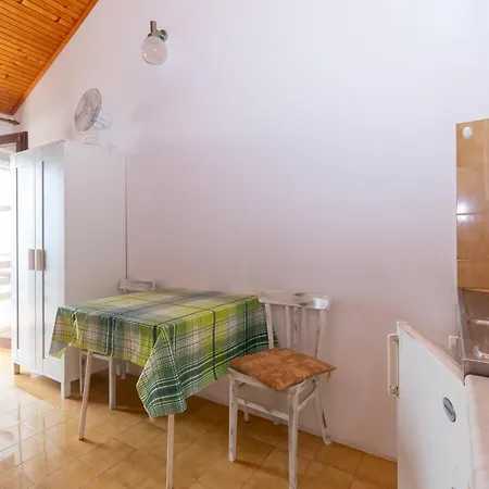 Apartments By The Sea Mandre, Pag - 4101 * Kolan