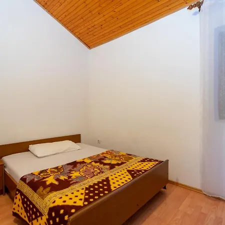 Apartments By The Sea Mandre, Pag - 4101 Apartment Kolan