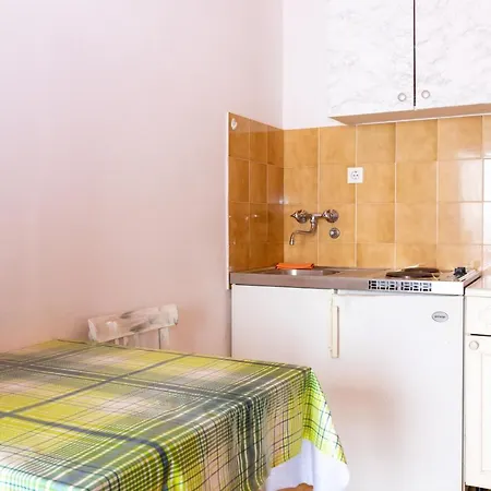 Apartments By The Sea Mandre, Pag - 4101 Apartment Kolan