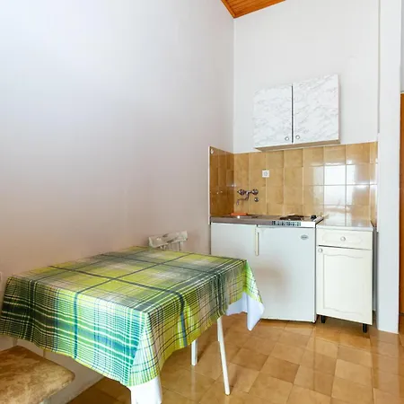 Apartments By The Sea Mandre, Pag - 4101 Apartment *