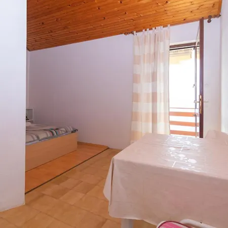 Apartment Apartments By The Sea Mandre, Pag - 4101