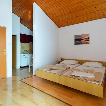 Apartment Apartments By The Sea Mandre, Pag - 4101