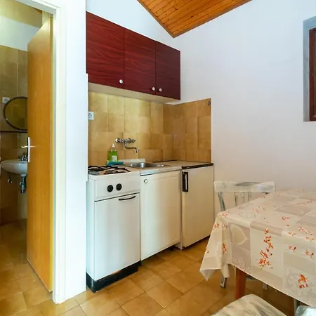 Apartamento By The Sea Mandre - Pag - 4101 Kolan